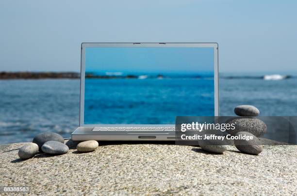 Computer Am Strand Computer On The Beach Photos and Premium High Res Pictures - Getty Images