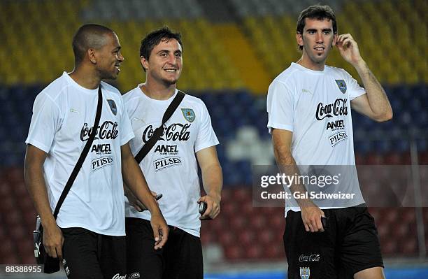 Uruguayan footballers Diego Godin , Cristian Rodriguez and Alvaro Pereria joke during a visit to the Cachamay stadium on June 09, 2009 in Puerto...