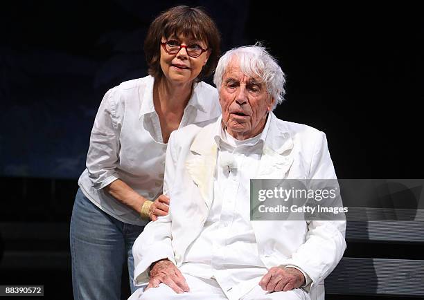 Dutch-born entertainer Johannes Heesters and his wife Simone Rethel are posing for the media during the dress rehearsal for the play 'Jedermann' by...