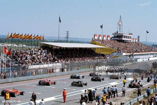 Niki Lauda, James Hunt, Ferrari 312T2, McLaren-Ford M23, Grand Prix of Spain, Circuito del Jarama, 02 May 1976. Niki Lauda and James Hunt on the...