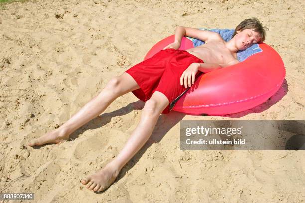 Bot Sunbaking 98 Tanning Tyre All Stock Photos, High-Res Pictures, and Images - Getty ...