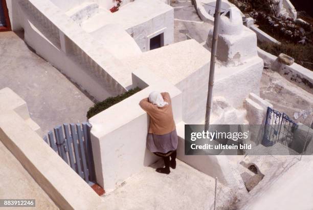 Griechenland Santorin, Alte Frau