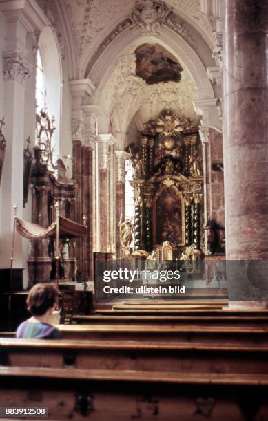 Barockkirche St. Jakob und St. Leonard, Blick auf den Altar, Hopfgarten im Brixental, Tirol, Österreich