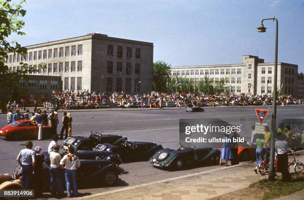 Berlin, ca. 1976, Veranstaltung mit Oldtimer bei den der McNair - Barracks am Platz des 4. Juli in Lichterfelde