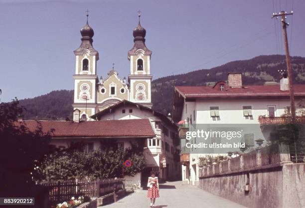 Hopfgarten im Brixental, Tirol, Österreich, Blick auf Barockkirche St. Jakob und St. Leonard
