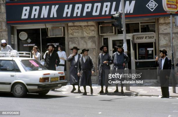 Israel, ca.19820907,Bank Hapoalim in Israel, ist die größte bank in Israel