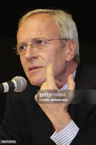 Schweiz, Genf Joachim Bitterlich, ehem. Botschafter a.D. Bei einer Podiumsdiskussion des Deutschen Internationalen Club in Genf aus