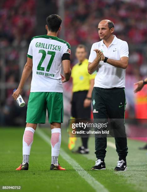 Fussball 1. Bundesliga Saison 2016/2017 1. Spieltag FC Bayern Muenchen - SV Werder Bremen Florian Grillitsch und Trainer Viktor Skripnik