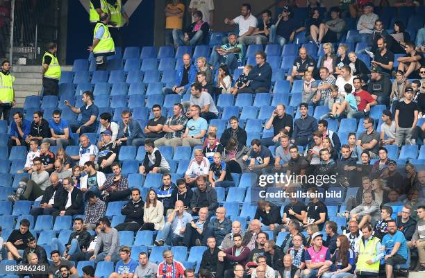 Hamburger SV - RB Leipzig Bereits vor dem Abpfiff sind weite Teile der Tribuenen verlassen