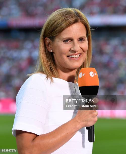 Fussball International Testspiel Saison 2016/2017 FC Bayern Muenchen - Manchester City ZDF Moderatorin Katrin Mueller-Hohenstein