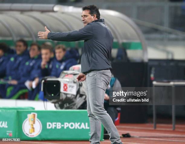 Fussball, Saison 2016/2017, DFB-Pokal, 2. Runde, 1. FC Nuernberg - FC Schalke 04 2:3, Trainer Alois Schwartz