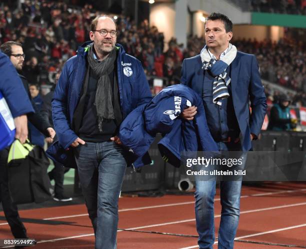 Fussball, Saison 2016/2017, DFB-Pokal, 2. Runde, 1. FC Nuernberg - FC Schalke 04 2:3, Manager Christian Heidel , re., und Sportdirektor Axel Schuster