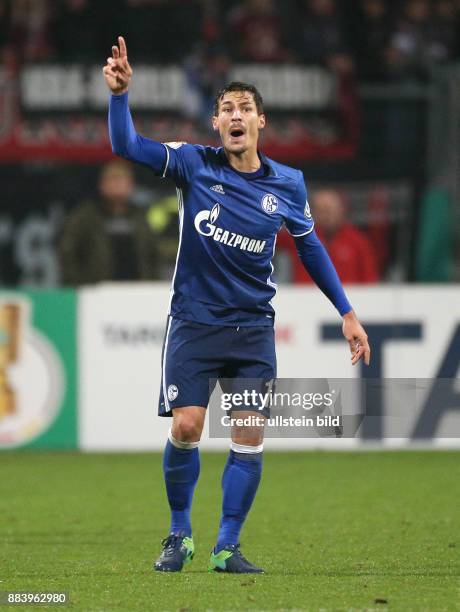 Fussball, Saison 2016/2017, DFB-Pokal, 2. Runde, 1. FC Nuernberg - FC Schalke 04 2:3, Benjamin Stambouli