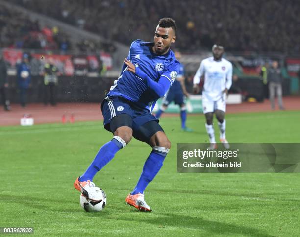 Fussball, Saison 2016/2017, DFB-Pokal, 2. Runde, 1. FC Nuernberg - FC Schalke 04 2:3, Eric Maxim Choupo Moting, Eric Maxim Choupo-Moting