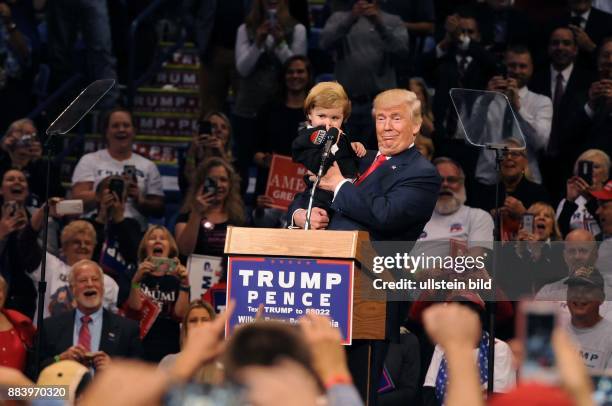 October 10 Wilkes-Barre, Pennsylvania, United States. In the mist of the last month of the US presidential campaign, the Democratic contender Hillary...