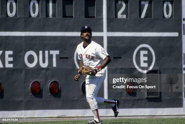 S: Outfielder Jim Rice of the Boston Red Sox tracks a fly ball in left field during a MLB baseball game circa mid 1980's at Fenway Park in Boston,...