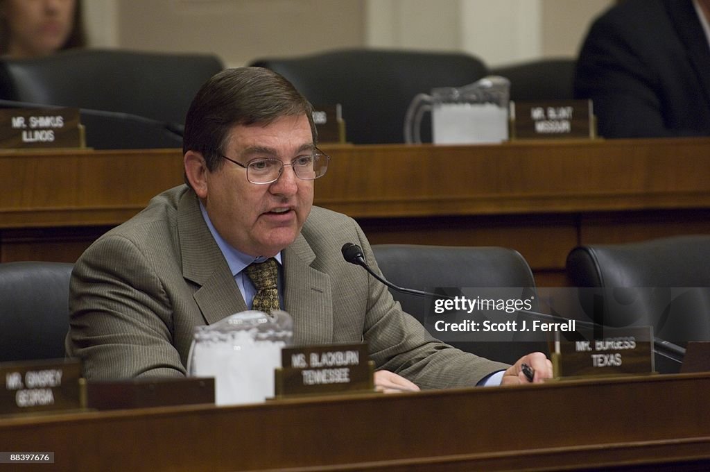 House Panel Considers Food Safety Bill