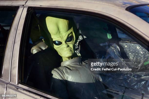 alien in a car at baker of california state in usa - alien photos et images de collection
