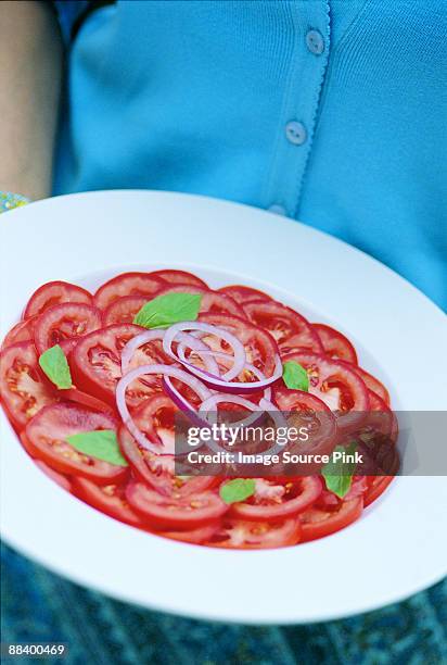 tomato salad - mangiare stockfoto's en -beelden