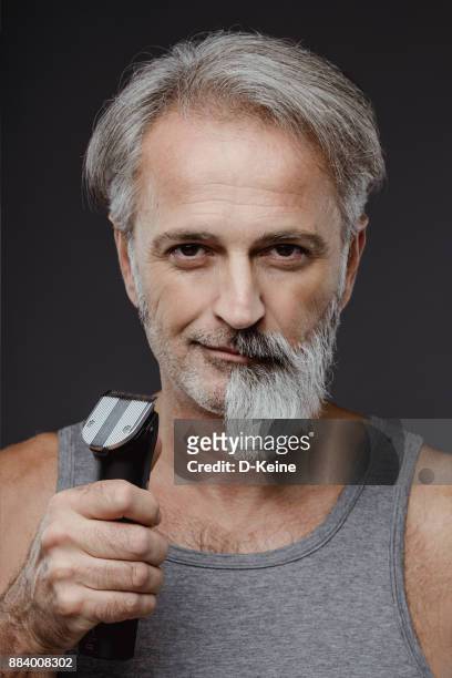 halb rasierten bart - man beard stock-fotos und bilder