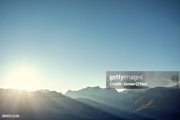 sunrise over mountain range and clear skies - 朝日　空 ストックフォトと画像