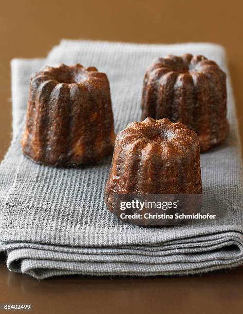 french canele pastries - canele stockfoto's en -beelden