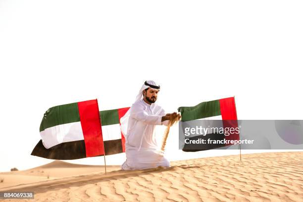 festa nazionale degli emirati arabi uniti nel deserto - uae national day foto e immagini stock