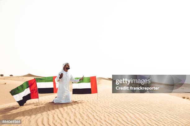 festa nazionale degli emirati arabi uniti nel deserto - uae national day foto e immagini stock