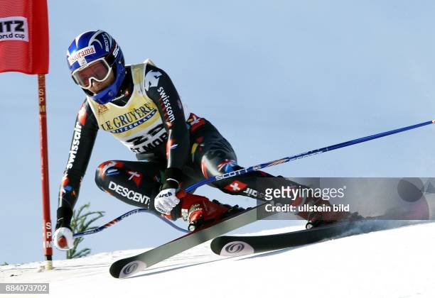 Sportlerin, Ski Alpin; Schweiz Weltcup in St. Moritz, Abfahrtslauf der Damen: in Aktion