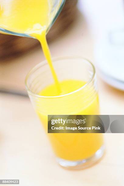 orange juice - mangiare fotografías e imágenes de stock