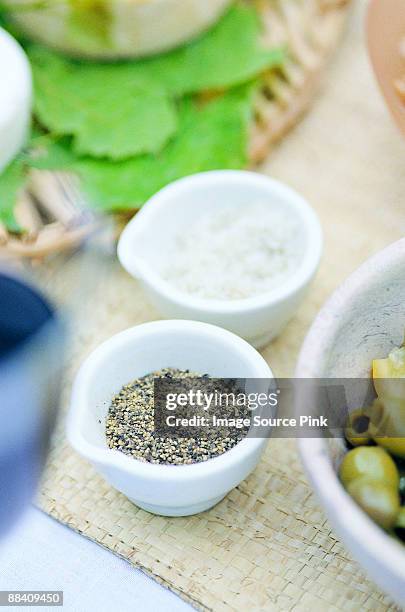 salt and pepper - mangiare stockfoto's en -beelden