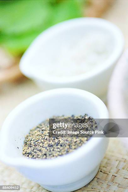 salt and pepper - mangiare stockfoto's en -beelden