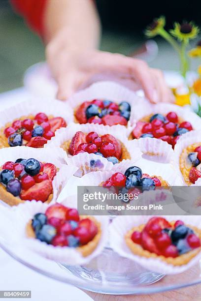 tartlets - mangiare stockfoto's en -beelden