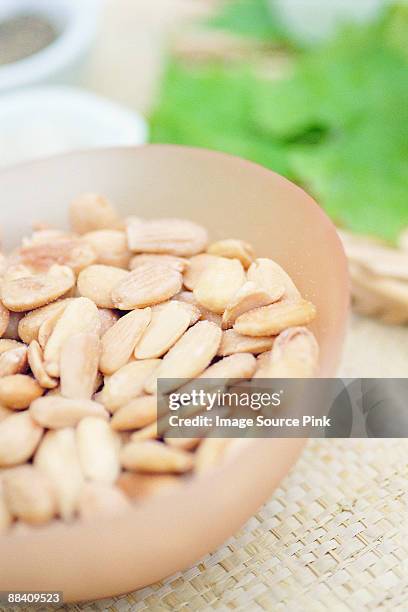 bowl of almonds - mangiare fotografías e imágenes de stock