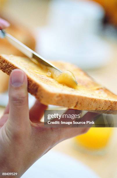 honey on toast - mangiare fotografías e imágenes de stock