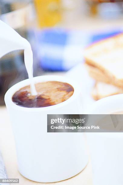 white coffee - mangiare fotografías e imágenes de stock