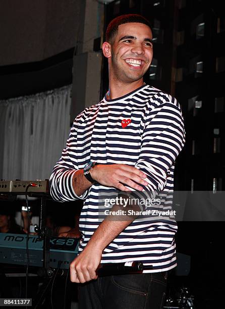 Drake In 2009 Drake 2009 Photos and Premium High Res Pictures - Getty Images
