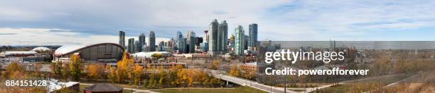 panoramic cityscape of calgary, alberta, canada - calgary skyline stock pictures, royalty-free photos & images