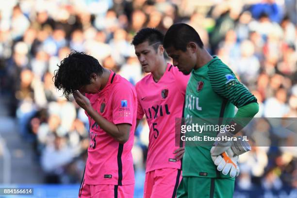 Mu Kanazaki , Naomichi Ueda and Hitoshi Sogahata of Kashima Antlers show ejection after the scoreless draw and missing the title in the J.League J1...