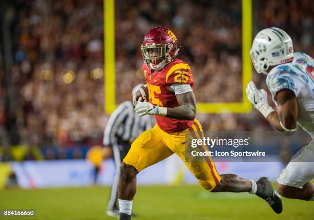 Trojans running back Ronald Jones II runs towards the end zone in the third quarter to put USC Trojans up 24-21 during the Pac-12 Championship game...