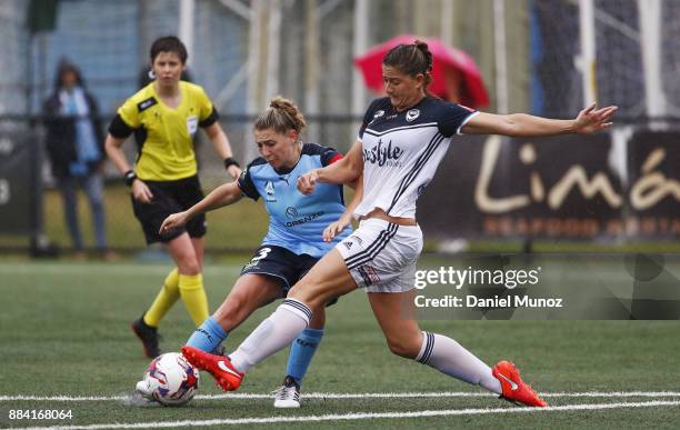 Remy Siemsen of Sydney FC shoots under the pressure of Laura Alleway of Melbourne during the round six W-League match between Sydney FC and Melbourne...