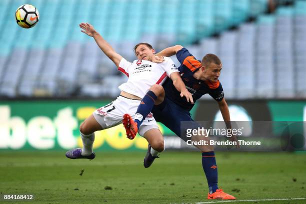 Brendon Santalab of the Wanderers competes with Daniel Bowles of the Roar during the round nine A-League match between the Western Sydney Wanderers...