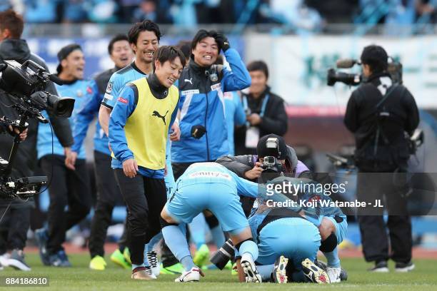 Kawasaki Frontale players congratulate Kengo Nakamura after their 5-0 victory and J.League Champions after the J.League J1 match between Kawasaki...