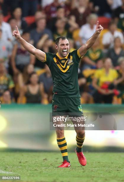 Cameron Smith of Australia celebrates victory at the final whistle during the 2017 Rugby League World Cup Final between the Australian Kangaroos and...