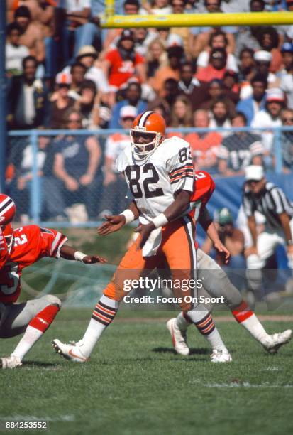 Tight End Ozzie Newsome of the Cleveland Browns in action against the Atlanta Falcons during an NFL football game September 27, 1981 at Cleveland...