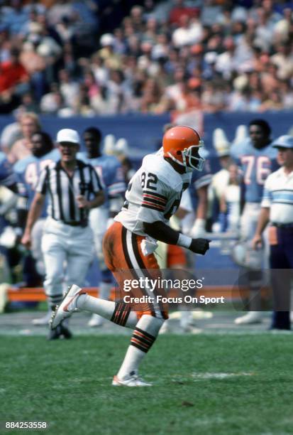 Tight End Ozzie Newsome of the Cleveland Browns in action against the Houston Oilers during an NFL football game September 13, 1981 at Cleveland...