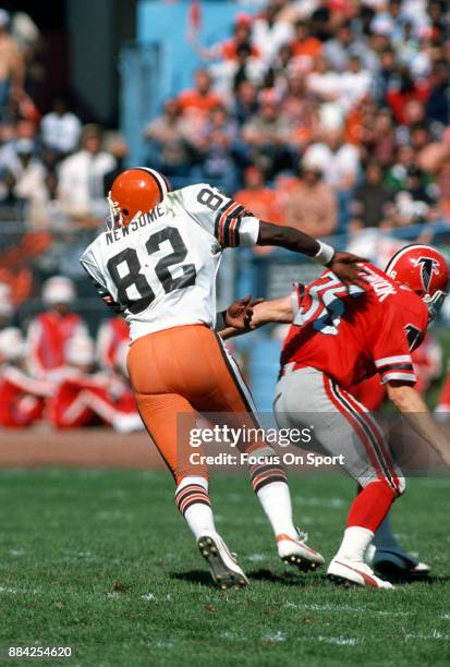 Tight End Ozzie Newsome of the Cleveland Browns in action against the Atlanta Falcons during an NFL football game September 27, 1981 at Cleveland...