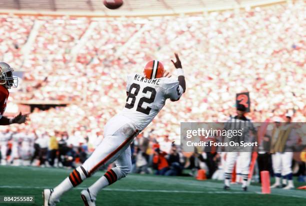 Tight End Ozzie Newsome of the Cleveland Browns dives to make a catch against the San Francisco 49ers during an NFL football game October 28, 1990 at...