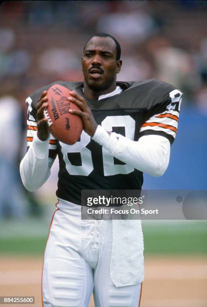 Tight End Ozzie Newsome of the Cleveland Browns warms up prior to the start of an NFL football game circa 1990 at Cleveland Municipal Stadium in...