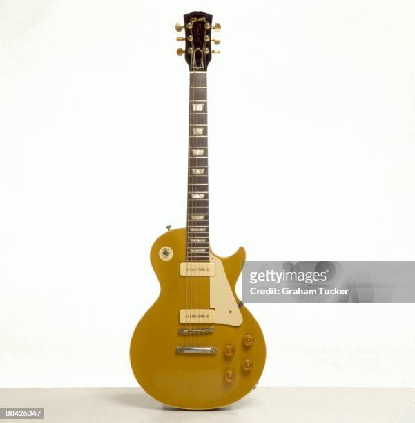 Photo of GUITAR and GIBSON GUITARS and GIBSON LES PAUL GUITAR, 1952 Gold Top model - studio, still life